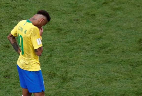 Neymar admite que a veces exagera su sufrimiento en la cancha