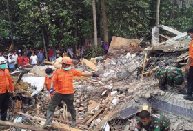 Ascienden a 131 los muertos por el terremoto en Indonesia