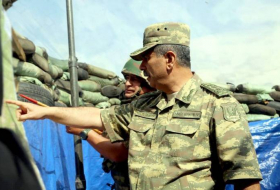Ministro de Defensa de Azerbaiyán visita unidades militares en primera línea- Video, Fotos