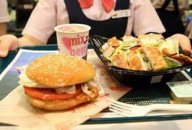 Consumo de ensalada de McDonald's causa brote de cyclospora en EE.UU. con casi 400 casos confirmados