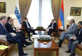 Secretario General de la OSCE discute el conflicto de Karabaj con el canciller armenio