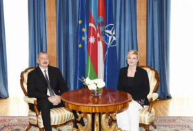 Presidentes de Azerbaiyán y Croacia mantienen una reunión privada 