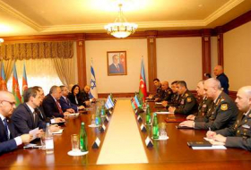 Los ministros de defensa de Azerbaiyán e Israel mantuvieron una reunión