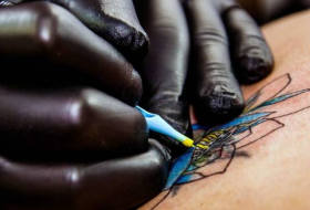 Revelan las consecuencias más peligrosas de tatuarse