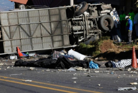 Al menos 4 muertos y 23 heridos por un accidente de autobús en Ecuador