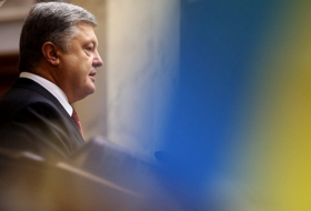Poroshenko propone prorrogar ley sobre estatus especial de Donbás hasta fines de 2019
