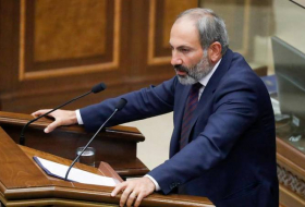 Premier de Armenia deja puesto por una elección anticipada