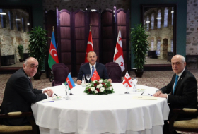 Cancilleres de Azerbaiyán, Turquía y Georgia firman declaración de Estambul