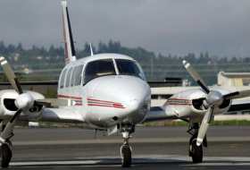 Un piloto de avión se duerme y vuela 50 kilómetros más allá de su pista de aterrizaje