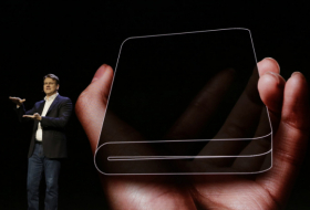 Samsung presenta un revolucionario móvil con una pantalla plegable e irrompible