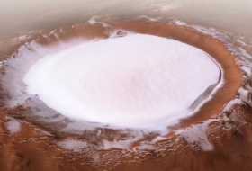 La sonda Mars Express capta un cráter gigante repleto de hielo en Marte