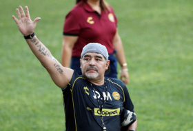 Operan a Diego Maradona por un sangrado estomacal