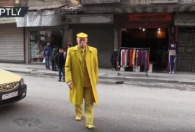   'El hombre amarillo de Alepo'   que lleva 35 años dando alegría en urbe sacudida por la guerra