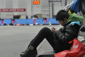 China apaga los móviles para frenar la miopía