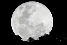   FOTO:   Crean un inverosímil 'mapa lunar' a color combinando 150.000 fotos de la superluna de nieve