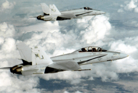   California:   Colisionan en pleno vuelo dos cazas F/A-18s