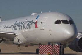 Pasajero molesto salta en EEUU del avión a la pista