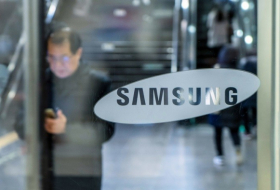  VIDEOS:  Samsung presenta un nuevo 'smartphone' con triple cámara reversible y emergente