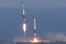   VIDEO:   SpaceX logra el aterrizaje exitoso por primera vez de los tres propulsores del cohete súper pesado Falcon Heavy