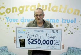 Enfermo avanzado de cáncer gana 250.000 dólares en la lotería