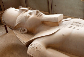   Arqueólogos levantan en Egipto la grandiosa estatua del faraón Ramsés II (vídeo)  
