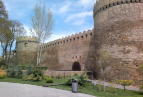   Muralla de la fortaleza de Bakú  