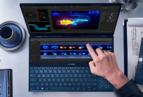   Una laptop con dos pantallas para múltiples tareas  