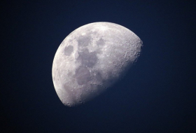 Un meteorito impactó la Luna y dejó un cráter de 15 metros
