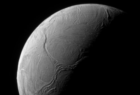 Una luna helada de Saturno podría tener la 'edad perfecta' para albergar vida