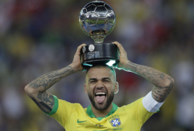 Dani Alves, nombrado el mejor jugador de la Copa América