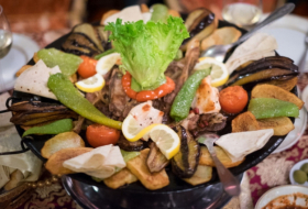  Saj de cordero - uno de los platos más populares de la cocina azerbaiyana 