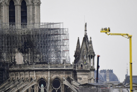 Descontaminan de plomo los alrededores de Notre Dame de París