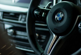   VIDEO:   BMW presenta el automóvil más negro del mundo