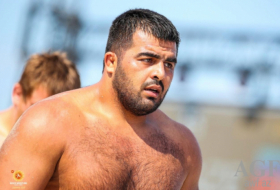   Luchador azerbaiyano se convierte en el campeón de la Serie Mundial  