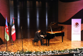   Sumgayit recibió calurosamente al pianista mexicano  