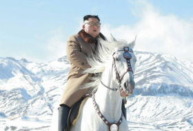 Pionyang difunde unas fotos ecuestres de Kim Jong Un con un marcado tono épico