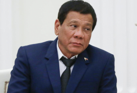   Duterte sufre una leve caída de moto pero se encuentra en buen estado  