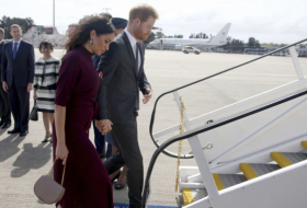 ¿Por qué el príncipe Enrique y Meghan viajan en aviones comerciales?