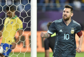 Messi protagoniza un escándalo en pleno partido: hace callar al entrenador brasileño