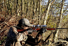 Un cazador estadounidense confunde a su hermano con un ciervo y le dispara