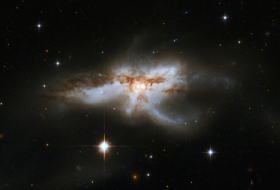 Astrónomos encuentran tres agujeros negros en el núcleo de una galaxia