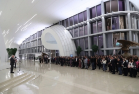  Inauguración de la exposición personal del fotógrafo Yakov Khalip en el Centro Heydar Aliyev 