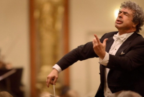 Profesor de la Academia de Música de Barcelona imparte clases magistrales en Bakú
