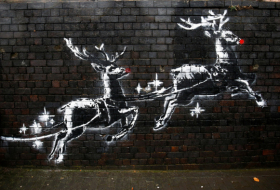 Graffiti navideño de Banksy es vandalizado a pocas horas de aparecer