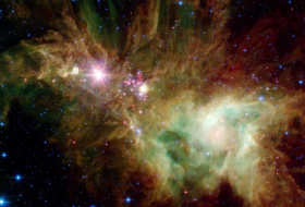 La     NASA     publica una imagen de una colección de estrellas organizadas como un copo de nieve