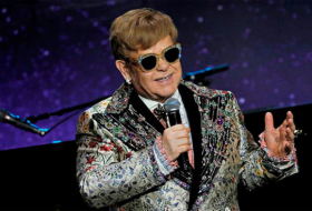 Elton John promete en pleno concierto un millón de dólares para combatir los incendios forestales en Australia