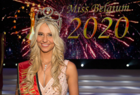  Caer con estilo  : Miss Bélgica 2020 se cae, pierde el sostén y se para sin despeinarse