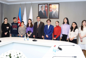   Seis estudiantes de “Baku Higher Oil School” estudiarán en España  
