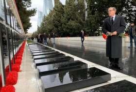  El embajador estadounidense conmemora a las víctimas del 20 de Enero 
