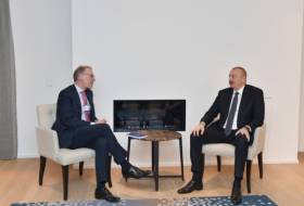   Presidente se reúne con el CEO del Grupo Carlsberg en Davos -   FOTO    